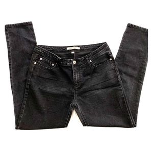 Forever 21 women’s black skinny jeans. SIZE 30.